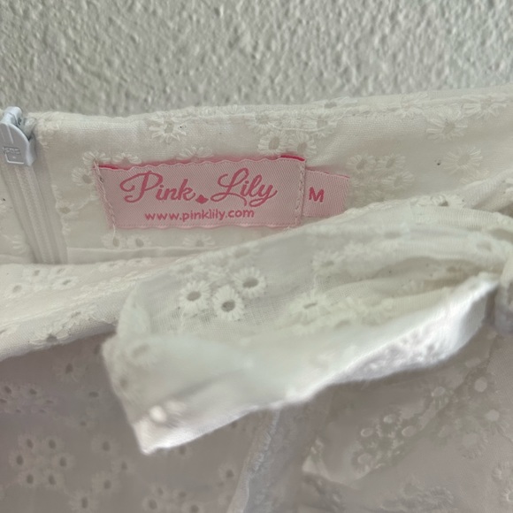Pink Lily White Mini Skirt With Bow Size: Medium - Picture 6 of 9